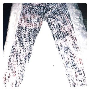 Cute snakeskin workout pants 🐍